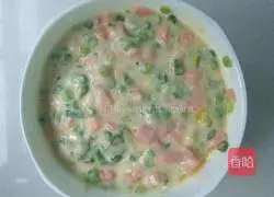 Illustration of how to make garlic ham pancakes 3