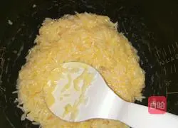 Illustration of how to make golden egg fried rice 2