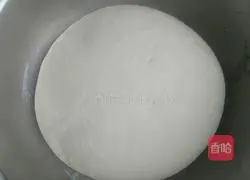 Illustration of how to make cowpea meat buns 9