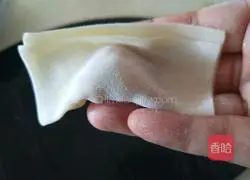 Illustration of how to make corn and meat wontons 8