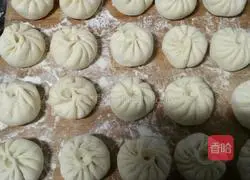 Illustration of how to make delicious meat buns 7
