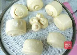 Illustration of how to make milk-flavored steamed buns 10