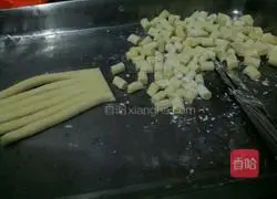 Illustration of how to make colorful glutinous rice balls 2