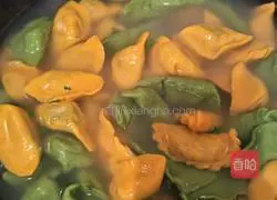 Illustration of how to make two-color dumplings 7