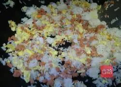 Illustration of how to make carrot and egg fried rice 9