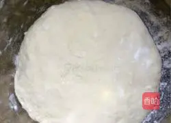 Illustration of the double-fold dumpling wrapping method 1