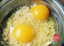 Illustration of how to make fresh bamboo shoots and egg pancakes 5