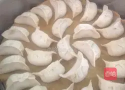 Illustration of how to make pickled cabbage dumplings 6