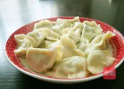 Illustration of how to make beef and celery dumplings 15