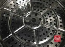 Illustration of how to make black sesame steamed buns 12