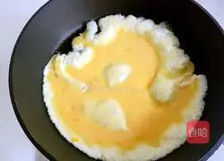 Illustration of how to make ginger egg fried rice 3
