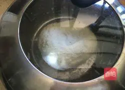 Illustration of how to make dumplings stuffed with carrots and fungus 2