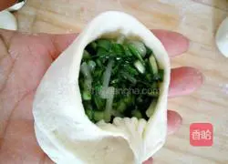 Illustration of how to make chive vermicelli buns 14