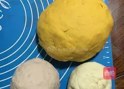 Illustration of how to make fancy bean paste buns 3