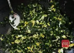 Illustration of how to make egg and leek dumplings 5