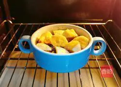 Illustration of how to make coffee, banana, steamed buns and baked eggs 10