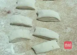 Illustration of how to make mutton and mushroom stuffed buns 12