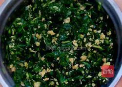 Illustration of making fried egg and leek dumplings 1