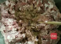 Pork and Chives Illustration of how to make steamed buns 2