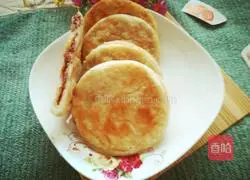 Illustration of making glutinous rice and bean paste cake 1