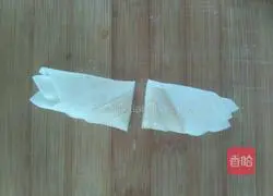 Illustration of how to make fried wonton wrappers 8