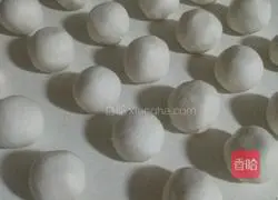 Illustration of making handmade brown sugar glutinous rice balls 3