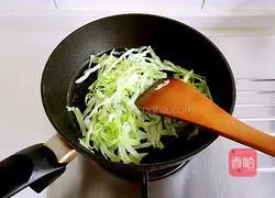 Illustration of how to make fried noodles with secret sauce 7