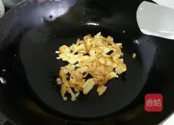 Illustration of how to make fried rice with dried radish and sausage 3