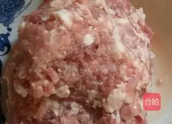 Illustration of how to make vegetable and meat wontons 1