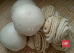 Illustration of how to make milk-flavored steamed buns and salt and pepper rolls 18