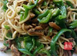 Illustration of how to make fried noodles with shredded pork and pepper 10