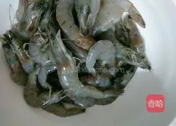 Illustration of how to make fried shrimp cakes 1