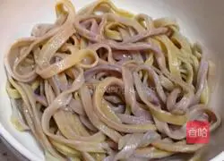 Illustration of how to make rainbow striped noodles 16