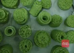 Illustration of how to make spinach steamed buns 13