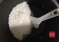 Illustration of how to make carrot and egg fried rice 1