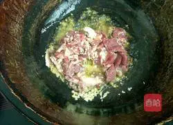 Illustration of how to make fried noodles that will leave the whole family with enough to eat 3