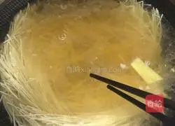 Illustration of making shredded pork noodles 10