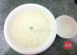 Illustration of how to make original yeast pancakes 1