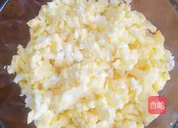 Illustration of how to make egg fried rice 3