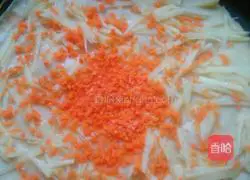 Illustration of how to make diced carrot and potato shredded cake 8