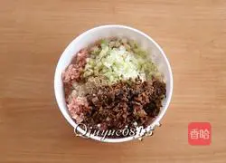 Illustration of how to make hazel mushroom and pork dumplings 3