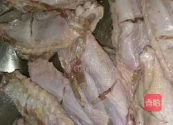 Electric baking pan ~ Illustration of how to make garlic roasted wings 1