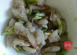 Illustration of how to make water chestnuts, shrimps and pork buns 6