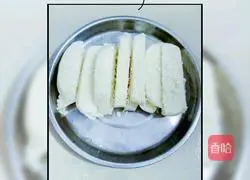 Illustration of how to make fried golden steamed buns 1