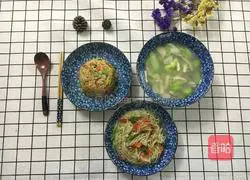 Illustration of how to make avocado and mixed fruit and vegetable fried rice 13