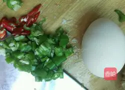 Illustration of how to make shrimp and chili fried rice 3