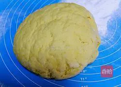 Illustration of how to make pumpkin buns 10