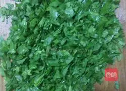 Illustration of how to make celery leaf pancakes 3