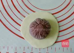 Illustration of how to make Sunflower Buns 8