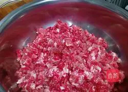 Illustration of making steamed buns stuffed with cabbage and pork 2